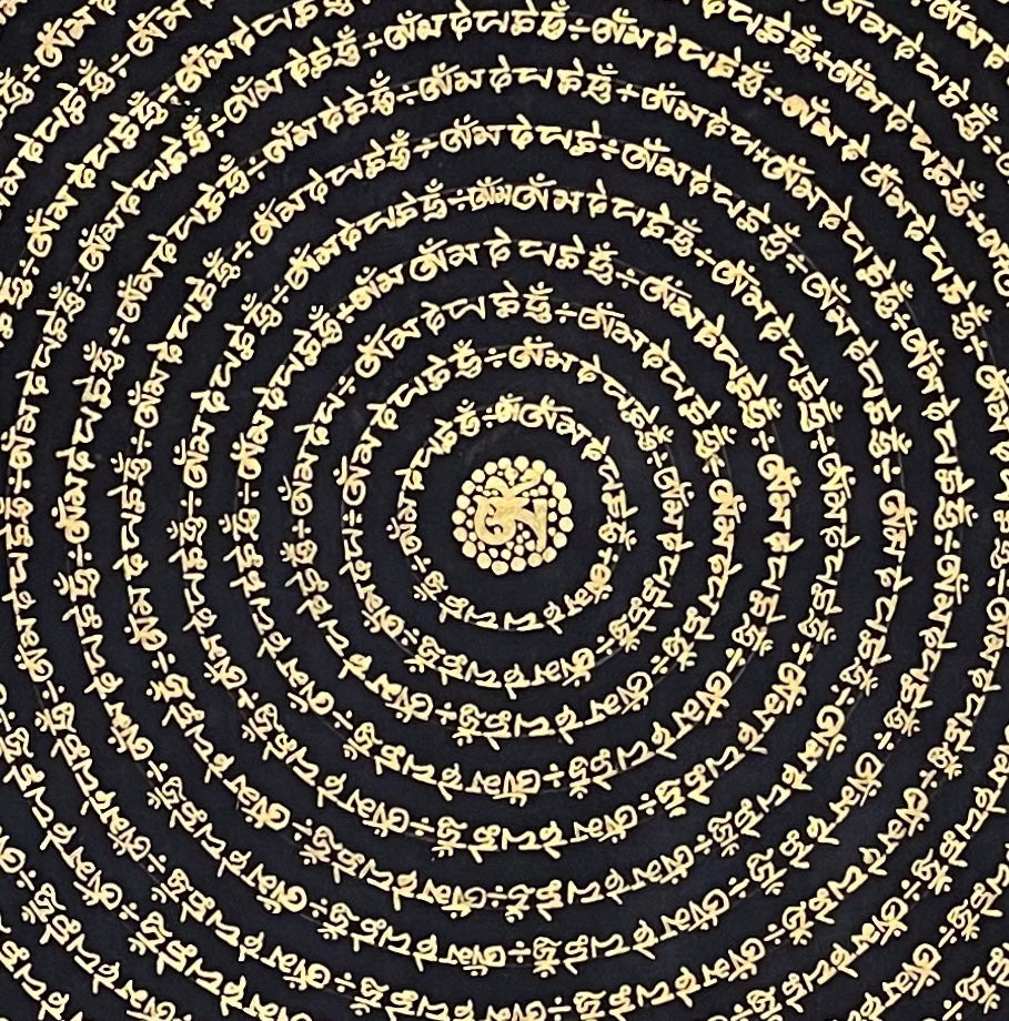 Mantra Mandala thangka, 80×80 cm: concentric rings of gold-coloured mantra script on black, with gold-coloured peonies in the corners